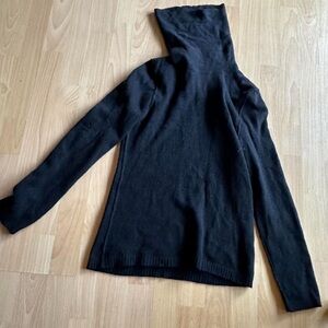 100% cashmere black turtleneck 
Aqua brand
women’s L